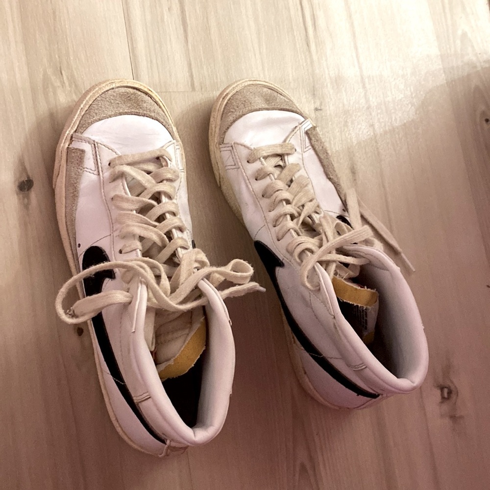 NIKE BLAZERS